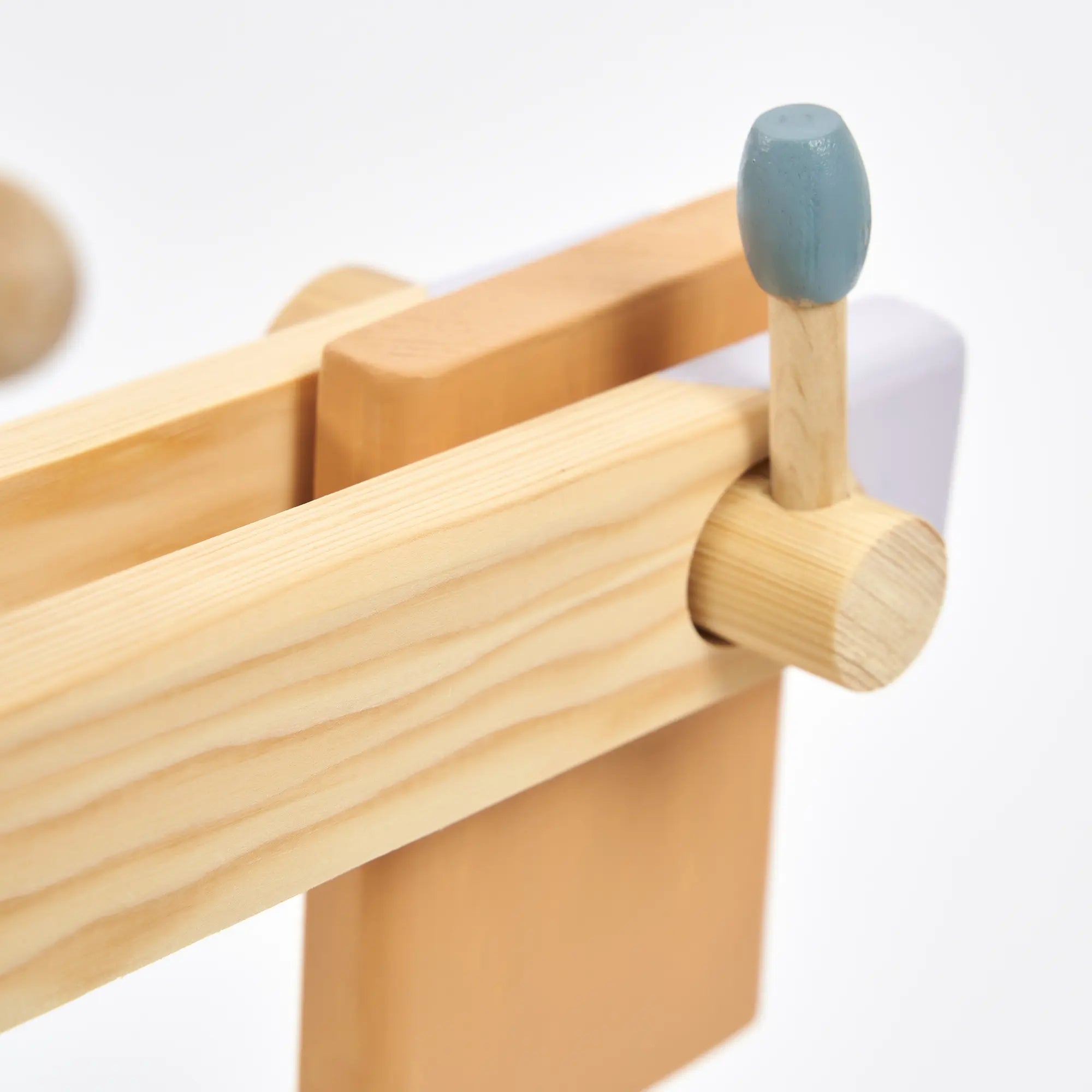 360° Dönebilen Ahşap Vinç Oyuncak (Pastel)