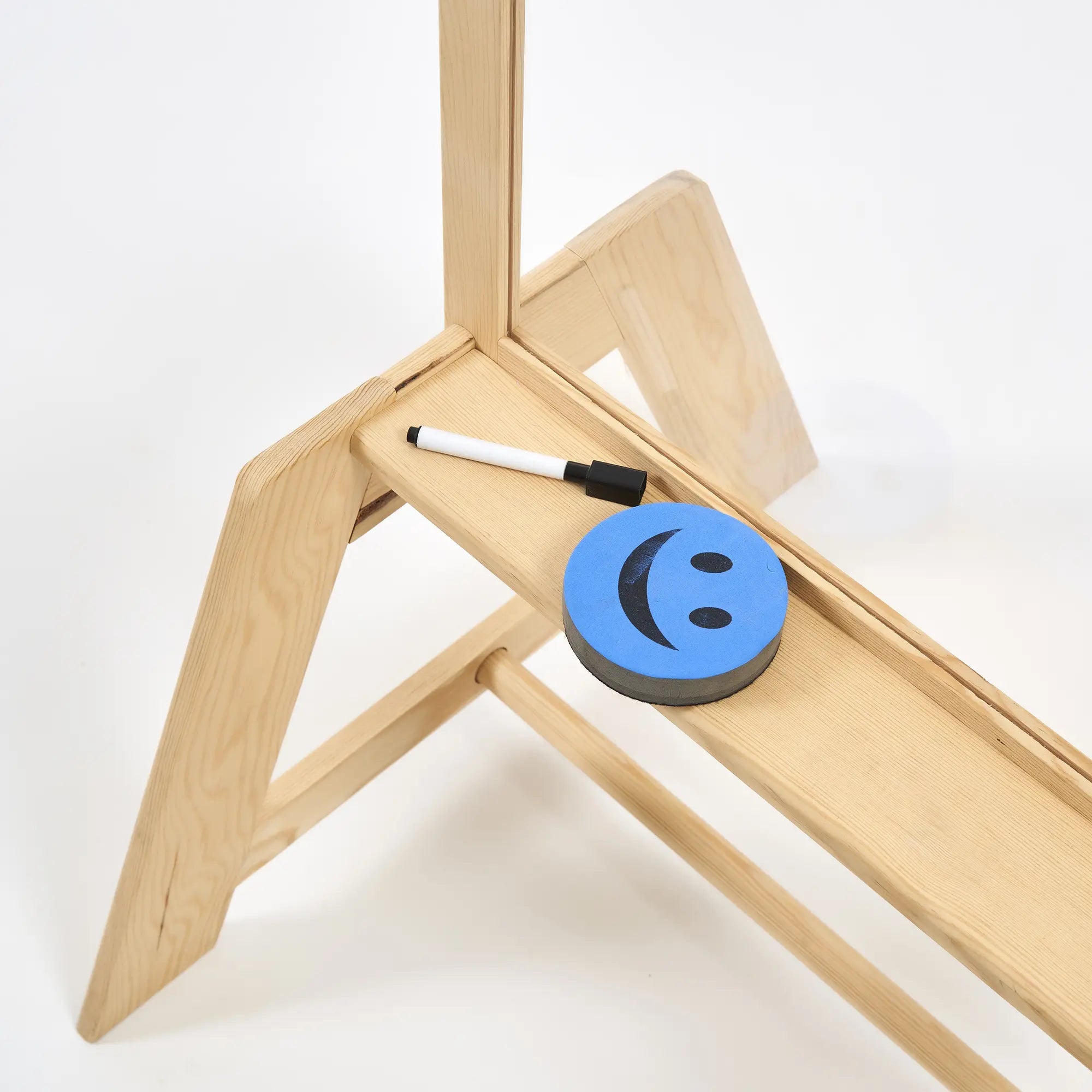 Montessori Perspektif Resim ve Yazı Tahtası